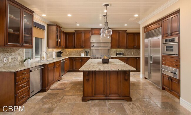 Building Photo - 4 br, 6 bath House - 1495 Cheviot Hills Ct.