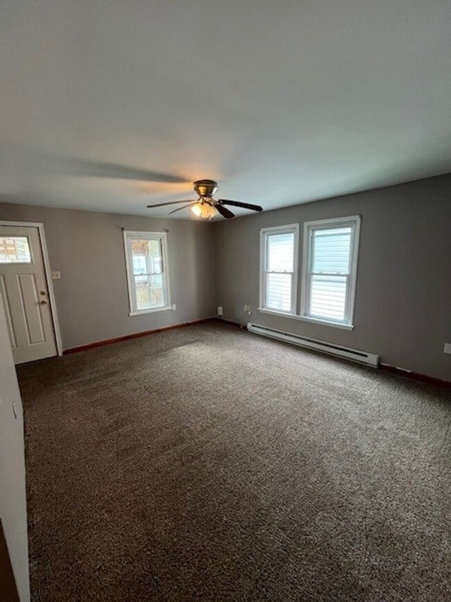 Foto del edificio - 6 E High St