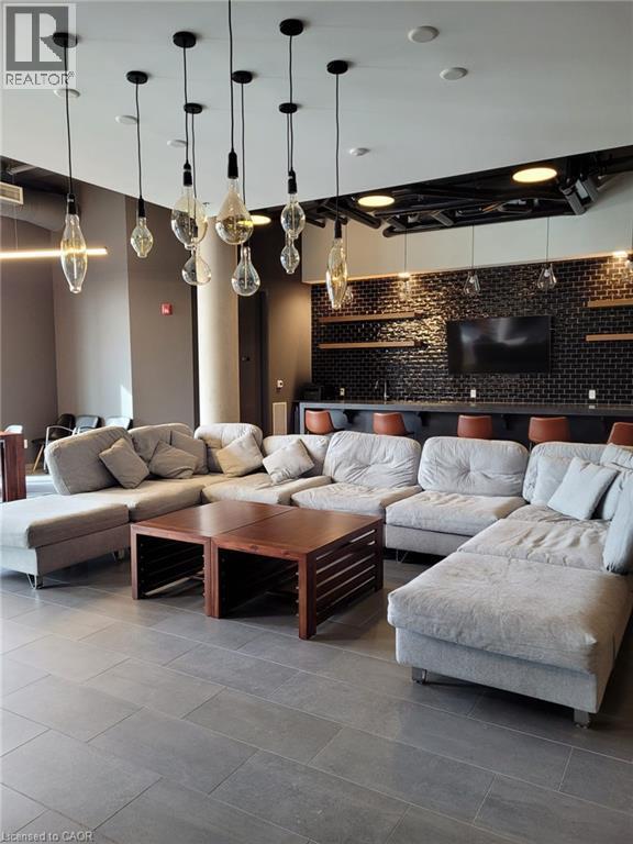 Building Photo - 255 Northfield Dr E