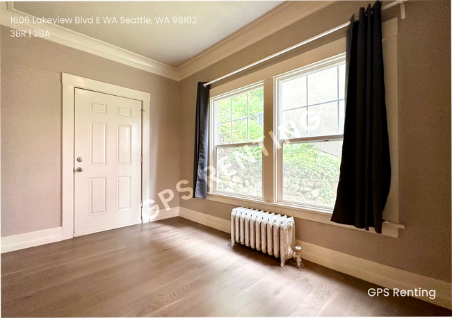 Photo - 1606 Lakeview Blvd E House