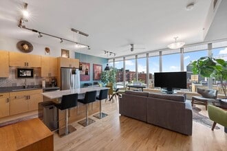 Building Photo - 215 10th Ave S
