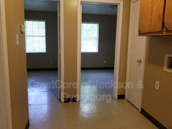 Building Photo - 932 Norris St
