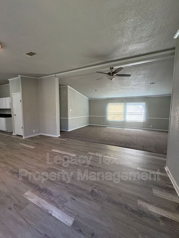 Foto del edificio - 404 E Westhill Dr