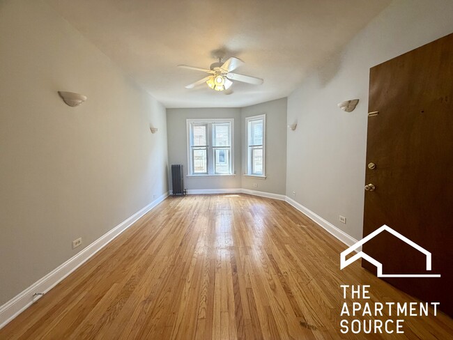 Building Photo - 4231 N Paulina St