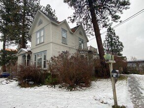 Building Photo - 2217 W 5th Ave