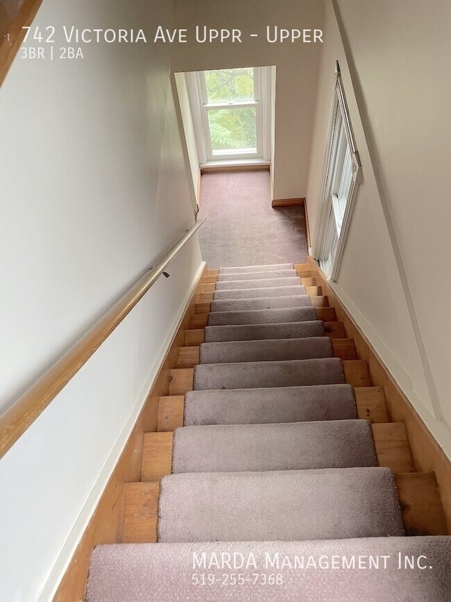 Photo du bâtiment - COZY 3 BED/2 BATH VICTORIAN UPPER UNIT W/ LOFT + HYDRO & 60% GAS