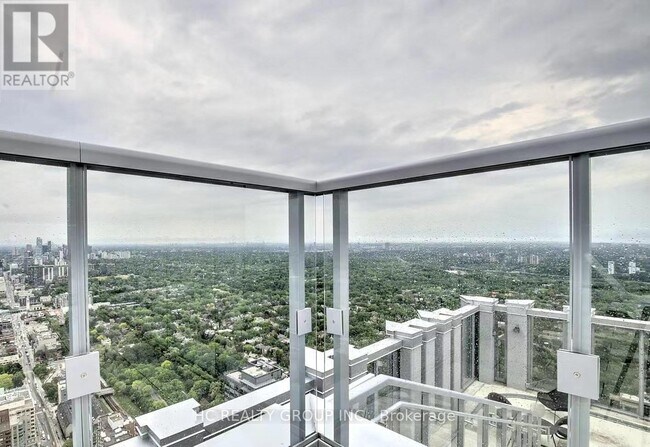 Photo du bâtiment - 1-1101 Yorkville Ave