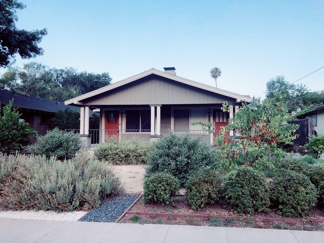 Building Photo - 949 Palm Terrace