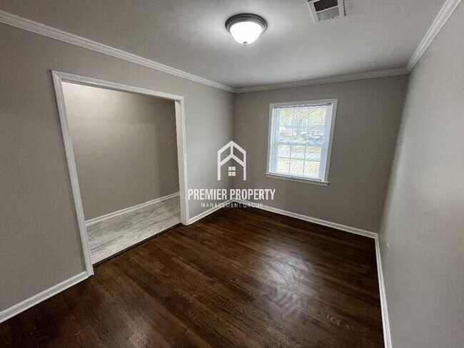 Building Photo - 3191 Beauchamp - Available Now!