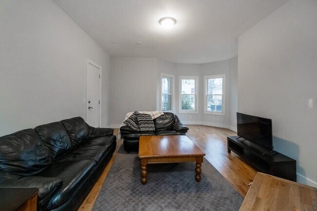 Foto del edificio - 467 Fairview Ave