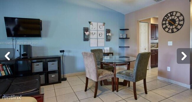 Building Photo - 2 br, 2 bath Townhome - 1439 Sandpiper Blvd