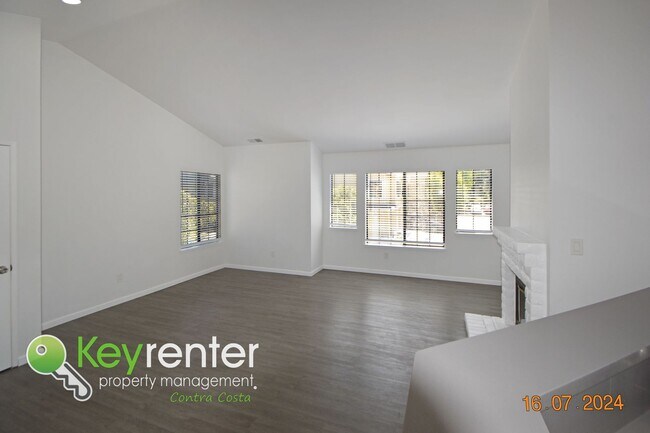 Foto del edificio - Cute Condo in the Desirable Devonwood Neig...