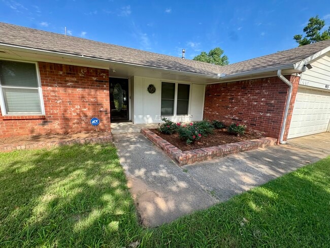 Building Photo - 915 Oak Hill Rd
