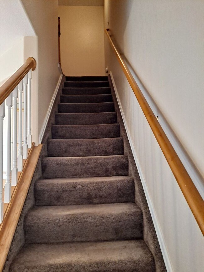 Building Photo - ALL PROSPECTIVE TENANTS MUST SUBMIT A $58 ...