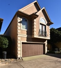 Building Photo - 326 Gregg St