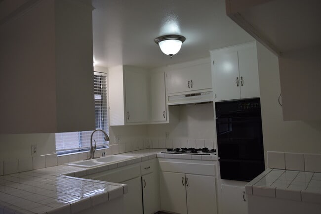 Cocina: ¡Nuevos electrodomésticos próximamente! - 1945 Evergreen St