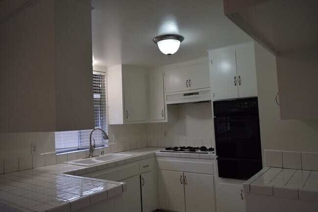 Kitchen: New Appliances Coming Soon! - 1945 Evergreen St