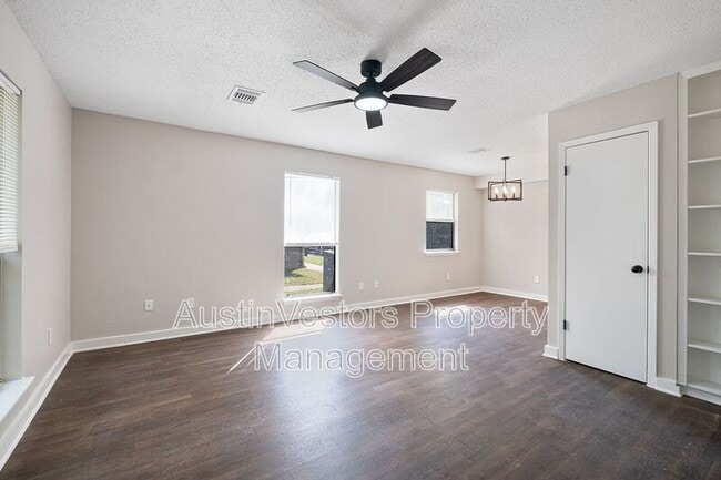 Building Photo - 200 Concho St