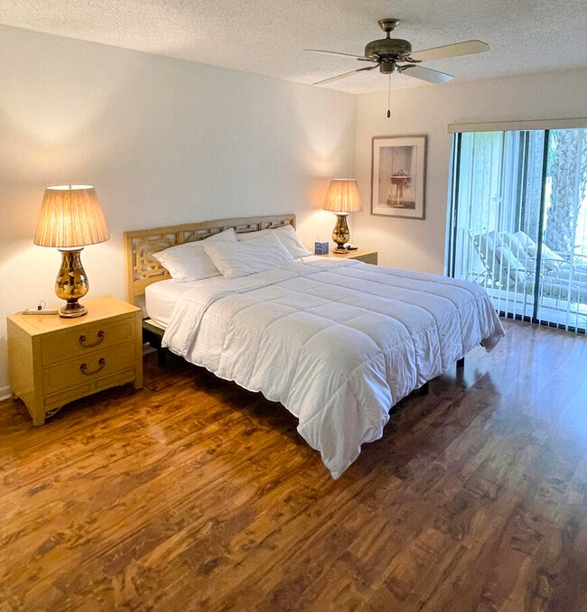 Building Photo - 5054 Golfview Ct