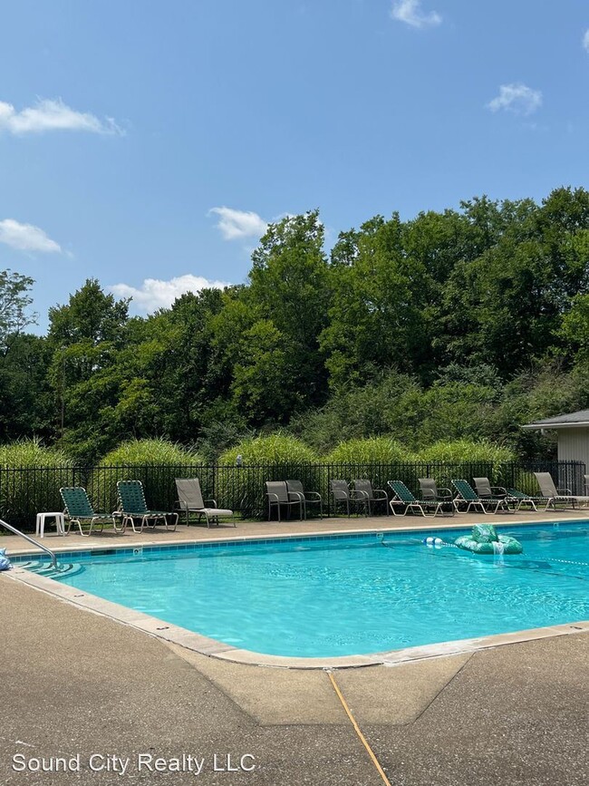 Building Photo - 3 br, 2 bath House - 130 Lake Chateau Dr