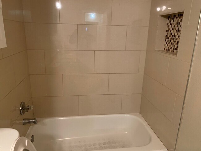 Foto del edificio - Beautiful 4 bedroom 2 bath home