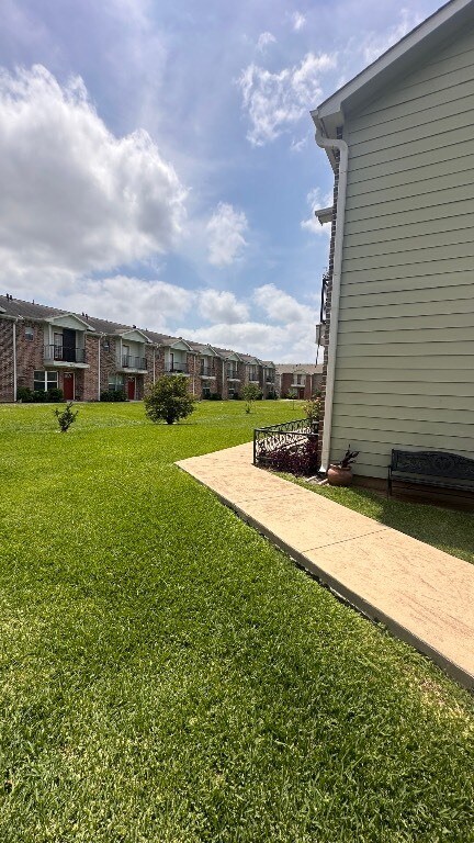 Building Photo - 2702 Vienna Pl