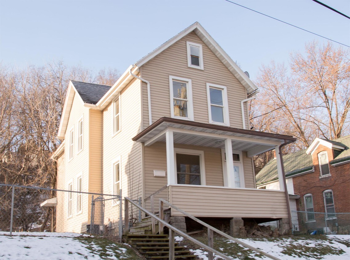400 Kaufmann Ave, Dubuque, IA 52001 House for Rent in Dubuque, IA