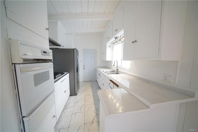 Foto del edificio - 2461 Palm Dr