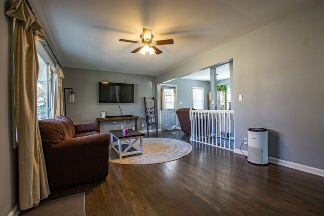 Foto del edificio - Beautiful 3 Bedroom / 1 Bath Home in Distr...