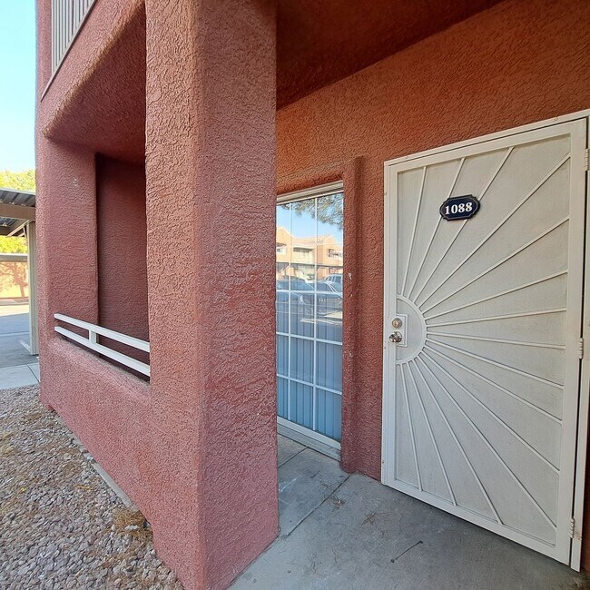 Building Photo - 4730 E Craig Rd