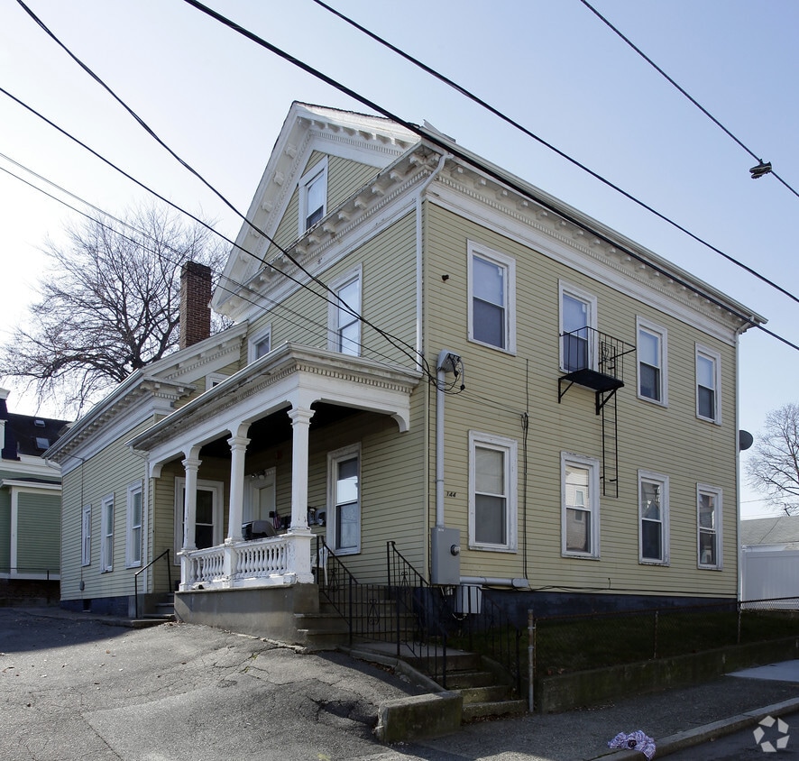 Building Photo - 144 Central St