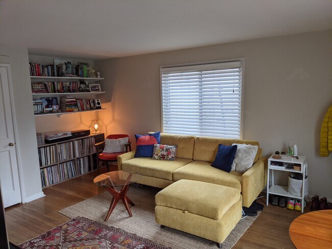 Foto del edificio - 8124 18th Ave SW