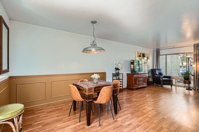 Building Photo - Charming 2BR Townhome in Littleton with Cl...