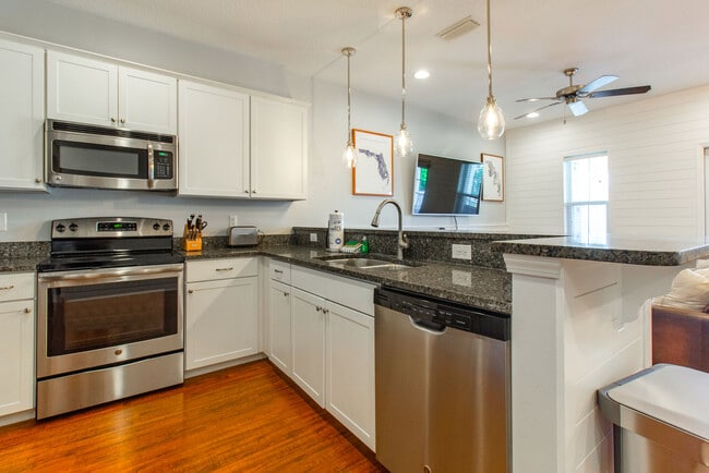 Building Photo - 125 Crystal Beach Dr