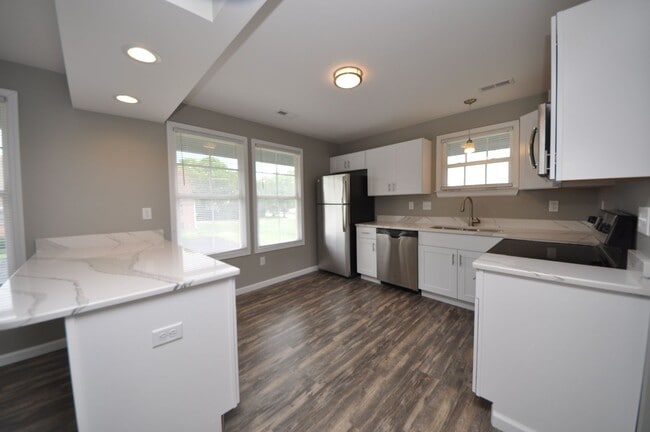 Building Photo - P4 - S Linn (Wentzville)