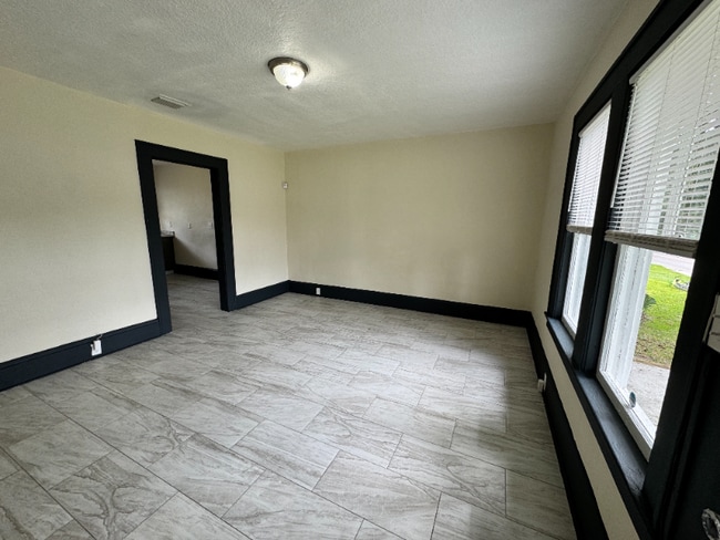 Building Photo - 2923 Rosselle St