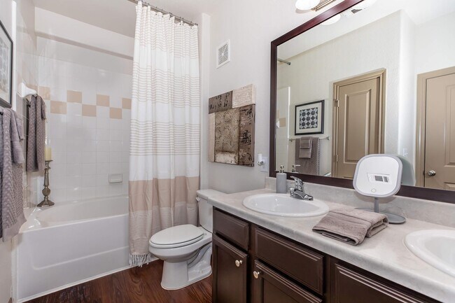 Foto del edificio - Town Creek Village Apartments