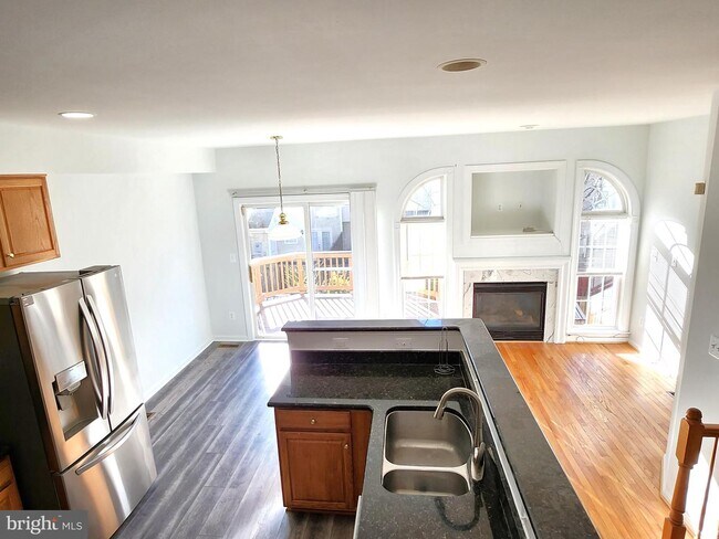 Building Photo - 5521 Sacramento Mews Pl