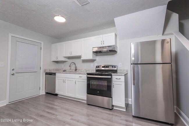 Building Photo - 1301 S 28th St