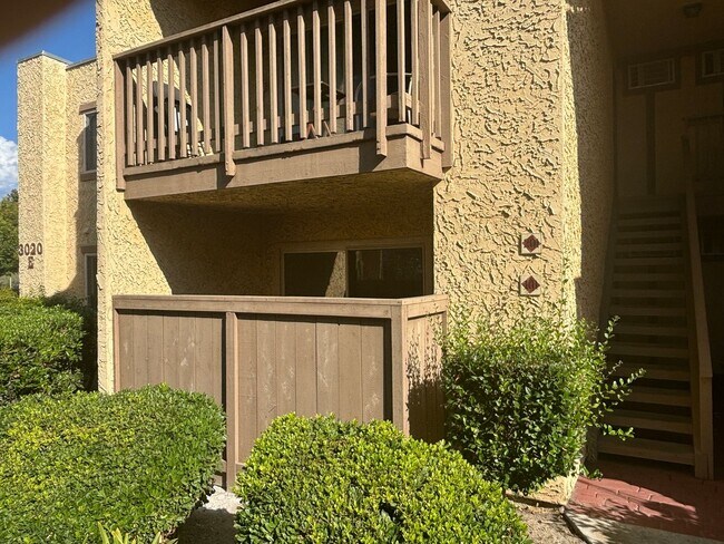 Building Photo - 2 BEDROOMS 2 BATHROOMS APARTMENT