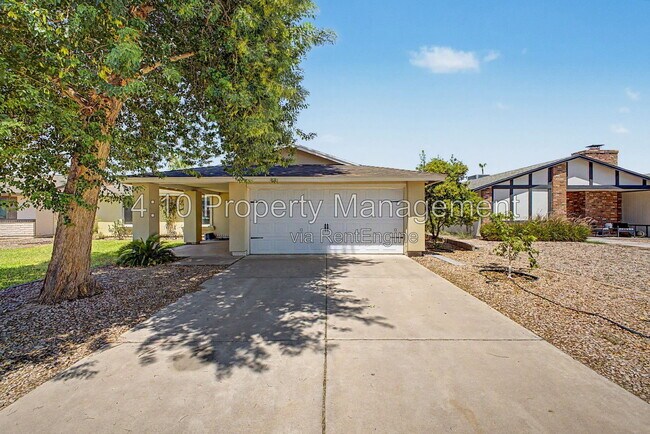 Building Photo - 2104 N Comanche Dr