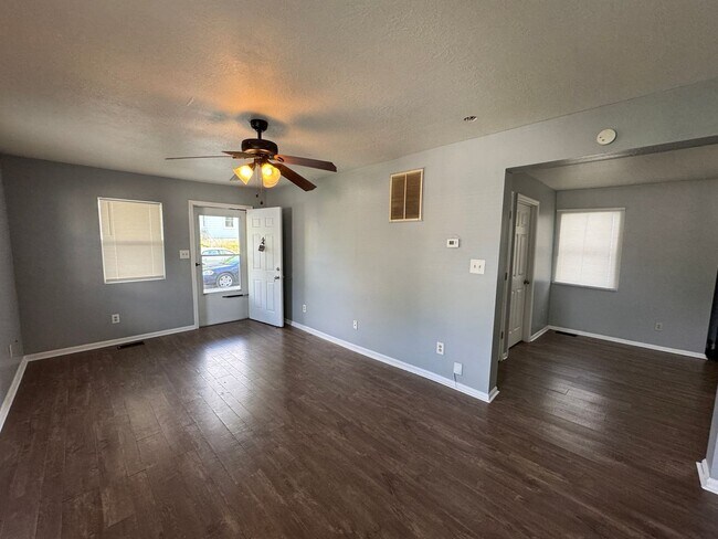 Foto del edificio - Near Southeast 3 Bedroom 1 Bath