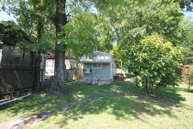 Foto del edificio - 734 McDaniel St