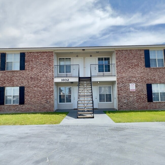 Building Photo - 1602 Dugger Cir