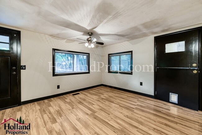 Building Photo - 9601 SW 42nd Ave