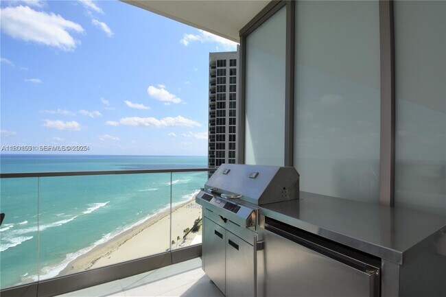 Foto del edificio - 18975 Collins Ave