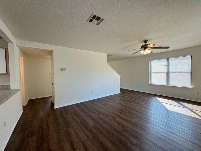 Foto del edificio - 2013 Rim Rock Dr