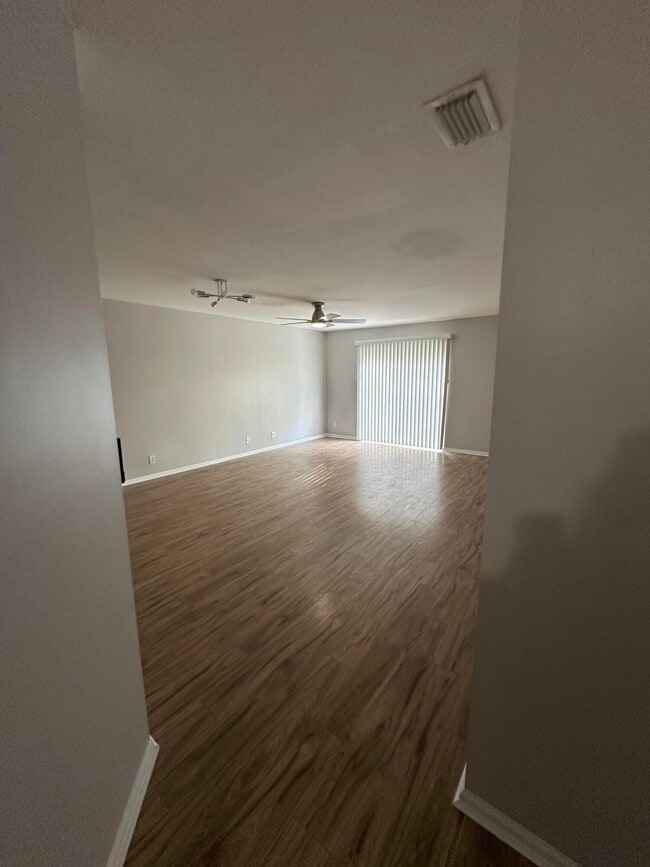 Foto del edificio - 6856 Mill Brook Pl