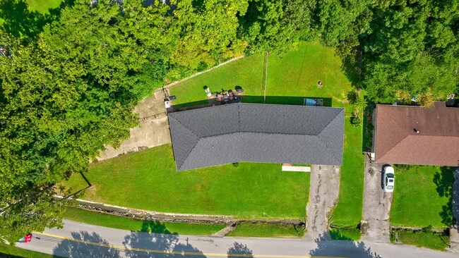Building Photo - 1415 John Ross Rd