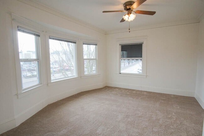 Foto del edificio - Lease this Beautiful Sullivan's Gulch Vint...
